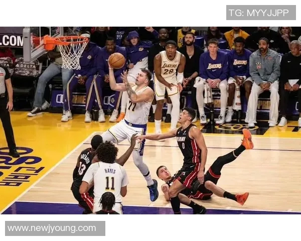 湖人队客场爆冷关键:东契奇对决里夫斯,湖人三要素制胜 湖人队客场爆冷关键:东契奇对决里夫斯,湖人三要素制胜